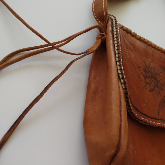 Brown Genuine Leather w/ Flowers from Cuba Purse Vintage with Over The Shoulder - Picture 5 of 6